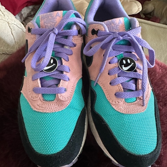 Nike “HAVE A NICE DAY” Sneakers with Purple and Teal Highlights - Picture 3 of 9